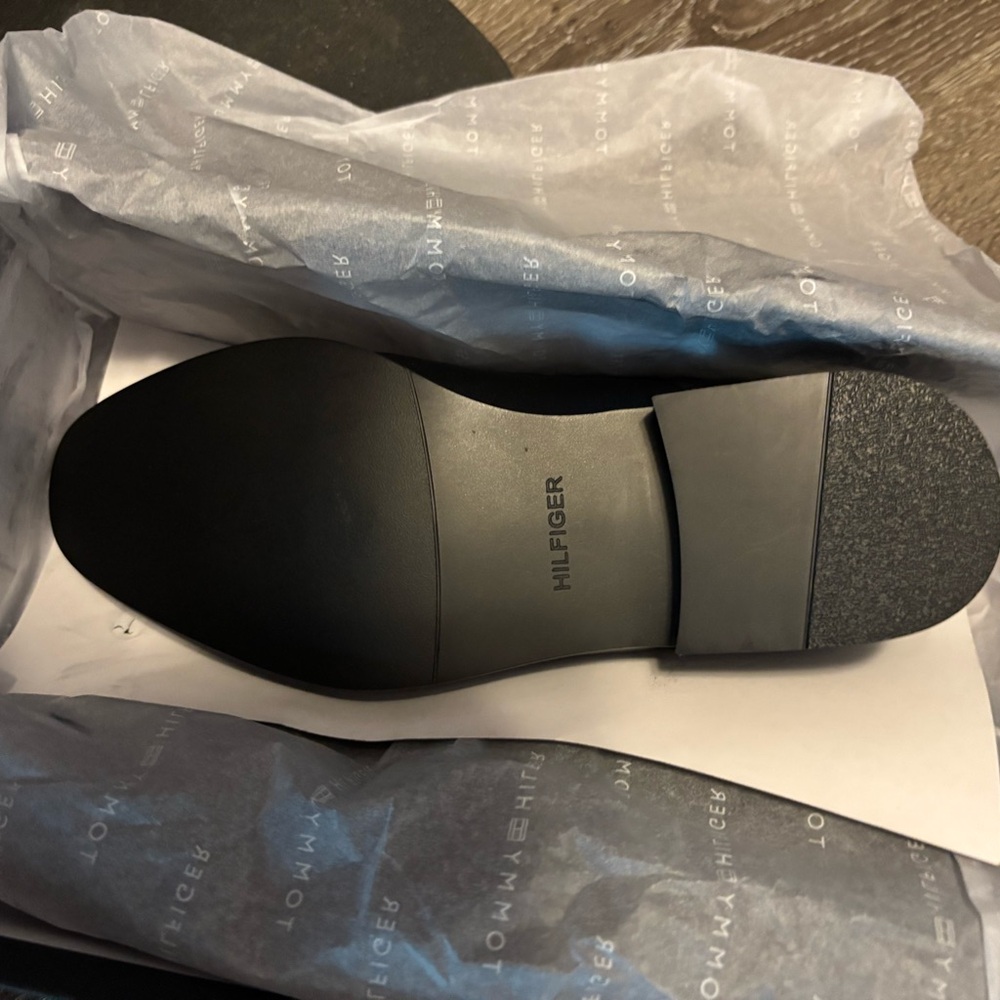 Tommy Hilfiger Black Leather Oxfords-dress shoes - Picture 2 of 6